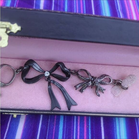 Juicy Couture Y2K Multi Bow/Ribbon Vintage Charm Bracelet - Picture 4 of 6